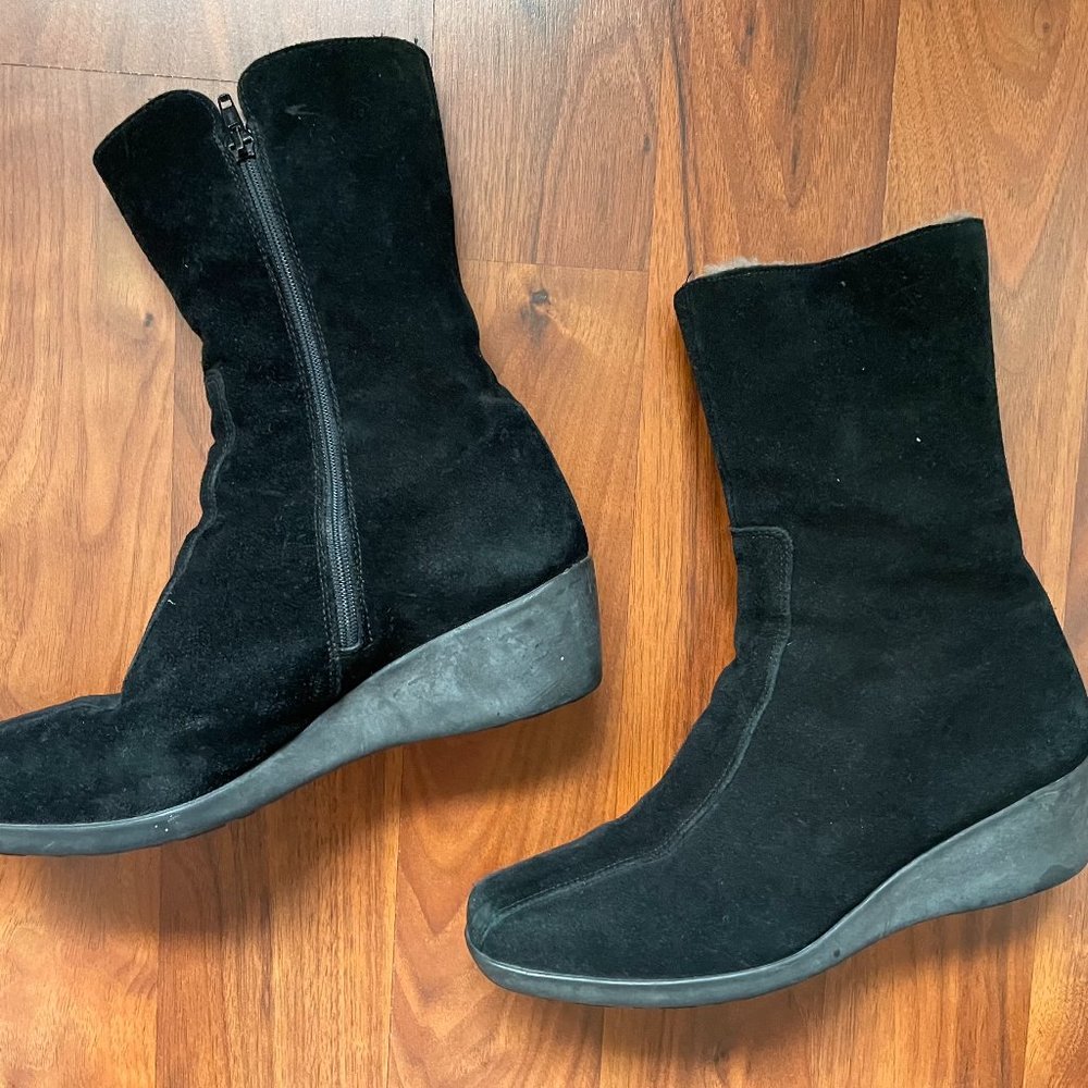 La Canadienne Wedge Boots Women's Size 8 M Black Suede Fleece Lined Zip Up